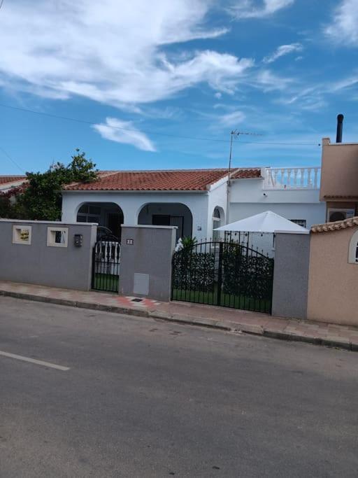 In La Marina With Cozy Garden And Private Solarium Vakantiehuis San Fulgencio